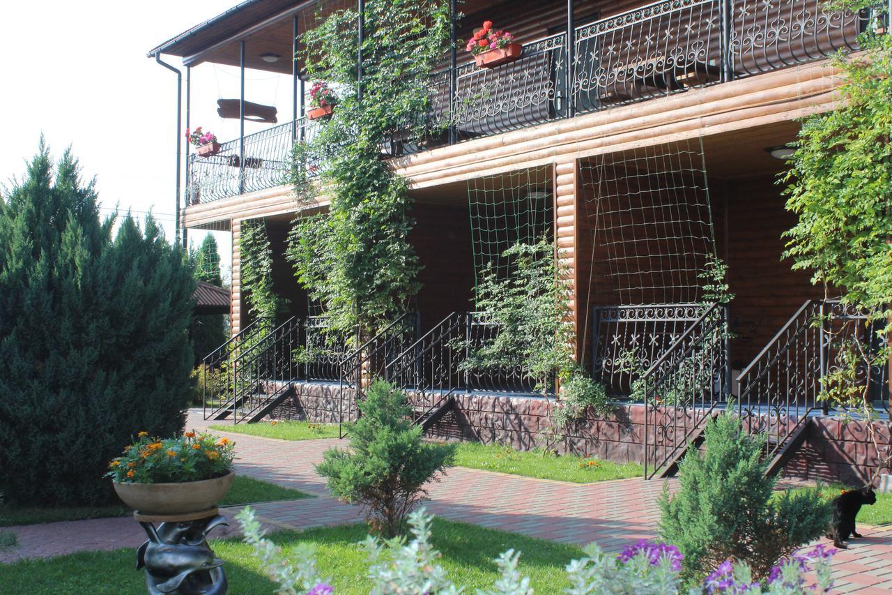 Hotel-Complex Mizh Triokh Ozer Свитяз Екстериор снимка